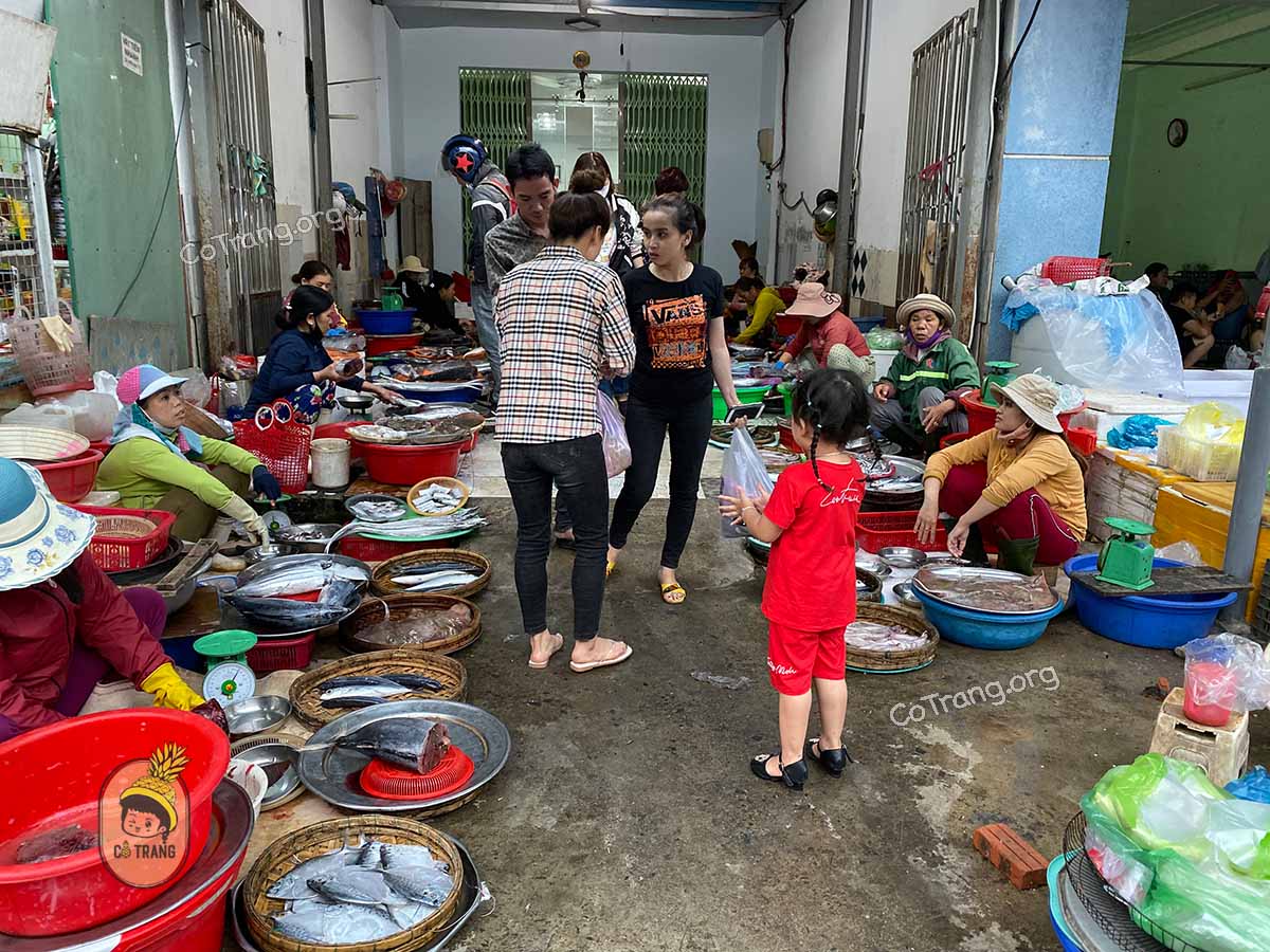 Hải sản tươi sống tại chợ Bắc Mỹ An Đà Nẵng